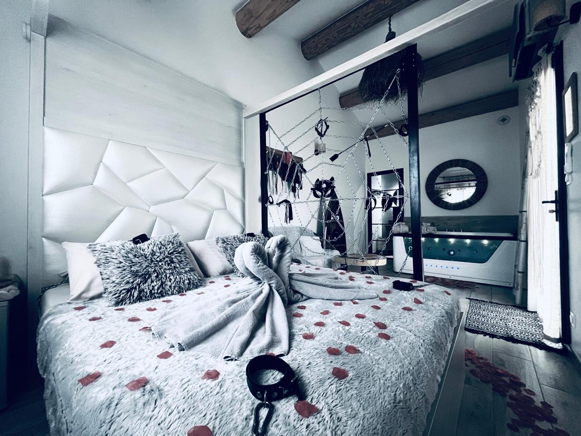 Villa Cocoon - Love Room Cocooning & 50 Nuances Cuges-les-Pins Ngoại thất bức ảnh